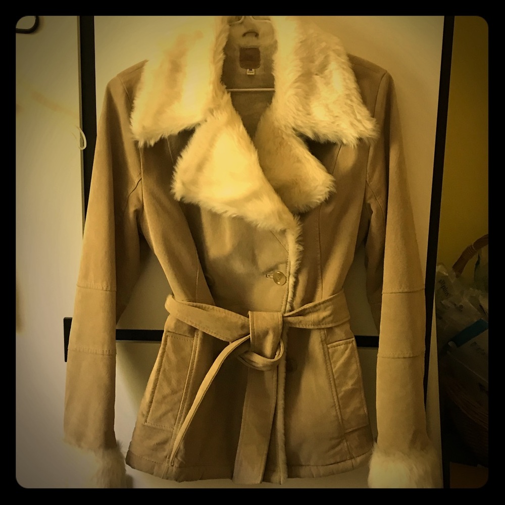 Tan Suede jacket trimmed in fur Sz Med